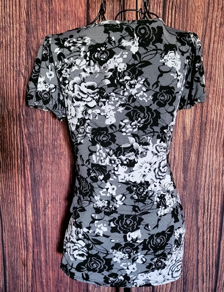 On Carnaby Faux Silk Top - Picture 3 of 5